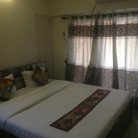Poonam Hieghts Bed and Breakfast Bombay Exterior foto