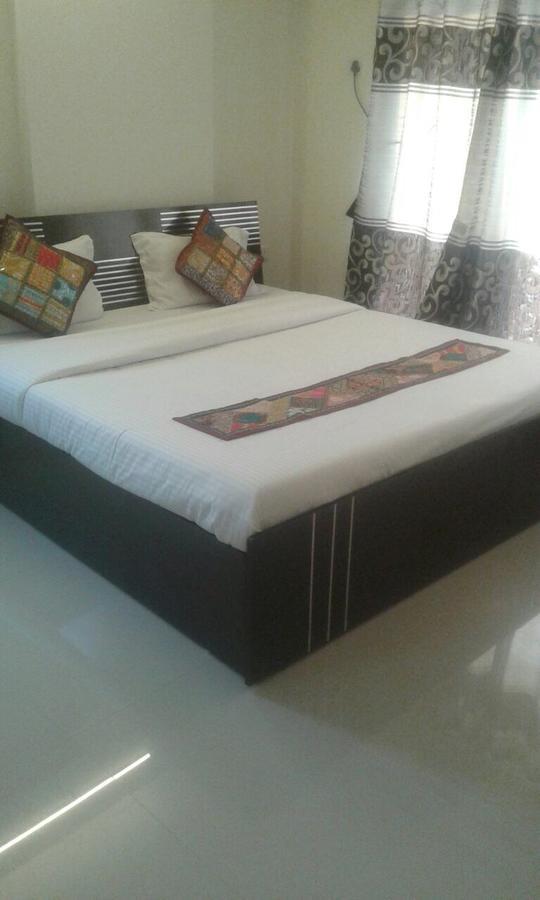 Poonam Hieghts Bed and Breakfast Bombay Exterior foto