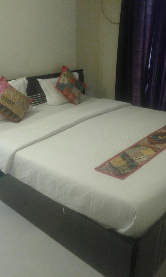 Poonam Hieghts Bed and Breakfast Bombay Exterior foto